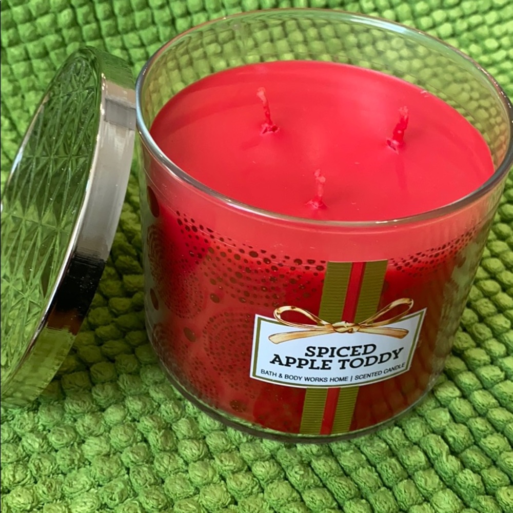 Bath & Body Works candle